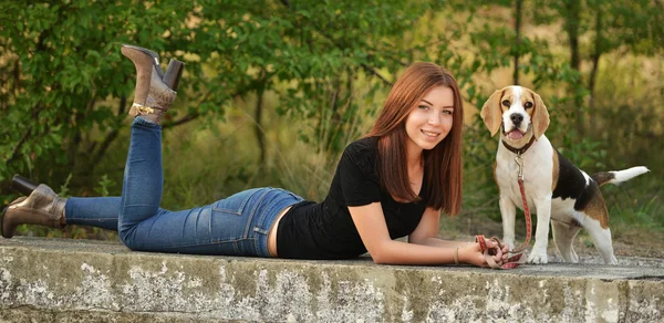 Young beautiful girl — Stock Photo, Image