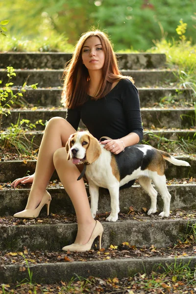 Young beautiful girl — Stock Photo, Image