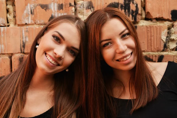 Deux jeunes filles — Photo