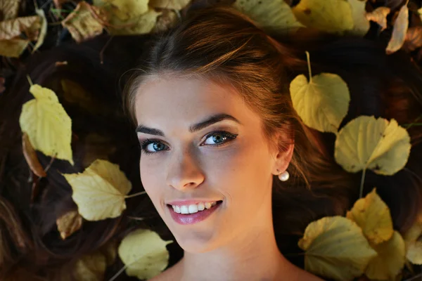 Retrato de mujer hermosa — Foto de Stock