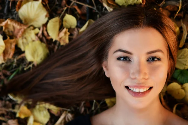 Retrato de mulher bonita — Fotografia de Stock