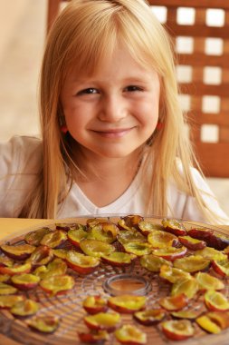 Kurutulmuş Erik kızla