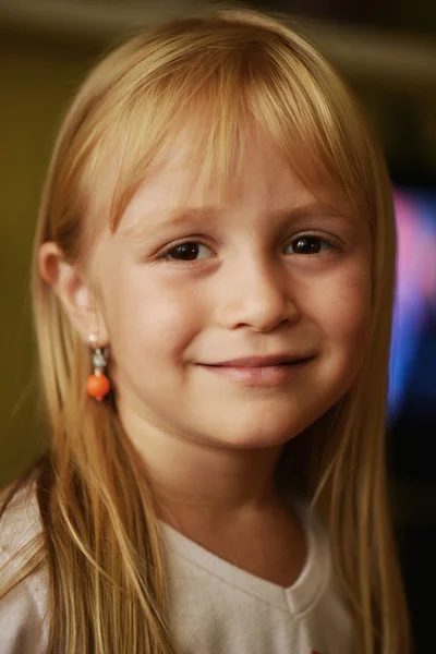 Schattig klein meisje — Stockfoto