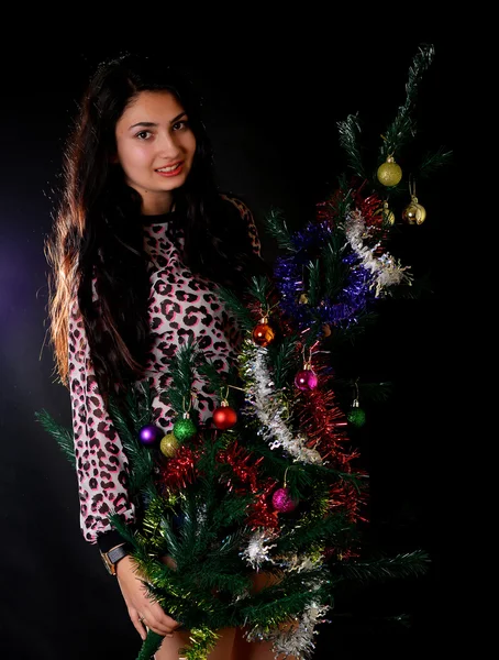 Mulher com árvore de Chrismas — Fotografia de Stock