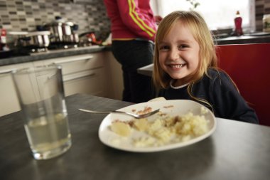 Çocuğu patates yeme