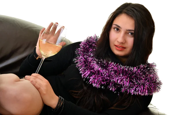 Mujer con copa de vino blanco — Foto de Stock