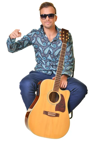 Учитель гитары изолирован — стоковое фото