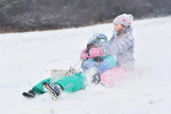 Little girl enjoying a sleigh ride — Stock Photo, Image