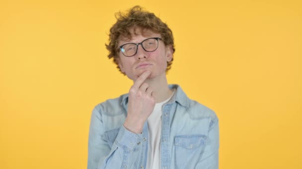 Redhead Young Man Thinking Getting Idea, Yellow Background — Stock Video