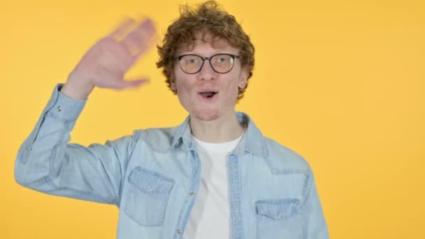 Online Video Chat by Talking Redhead Young Man, Yellow Background — Stock Video