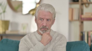 Memlekette Alkışlayan Olumlu Yaşlı Adam Portresi 