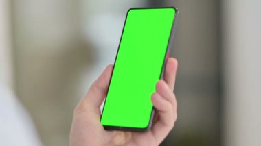 Akıllı Telefonun Yeşil Krom Anahtarı Ekranı Kullanılıyor