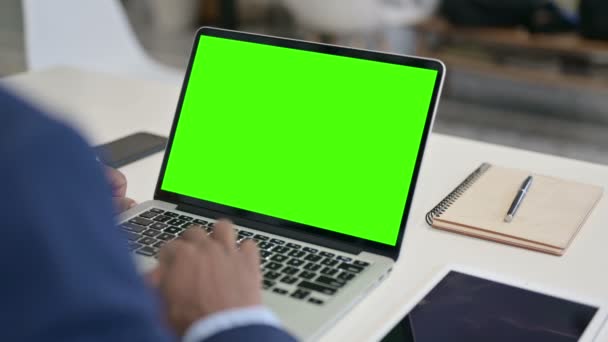 Businessman using Laptop with Green Chroma Key Screen — Stock Video