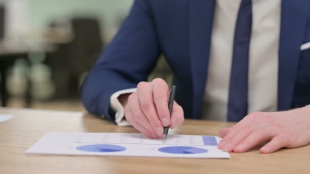 Close up of Hands of Businessman Writing on Paper — Stock Video