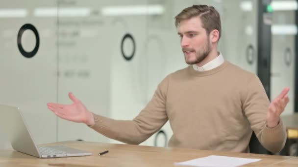 Creative Young Man Feeing Worried, Anxious — Stock Video