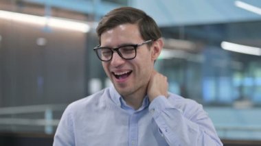 Boynu Ağrıyan Genç Adam 'ın Portresi