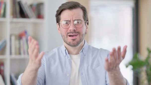 Portrait of Disappointed Man in Glasses Reacting Loss — Stok Video