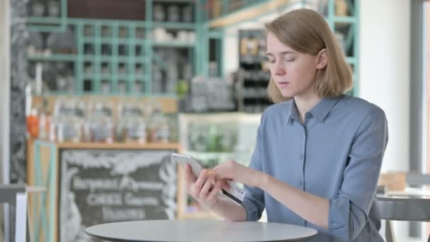 Online winkelen Betalen Succes op Smartphone — Stockvideo