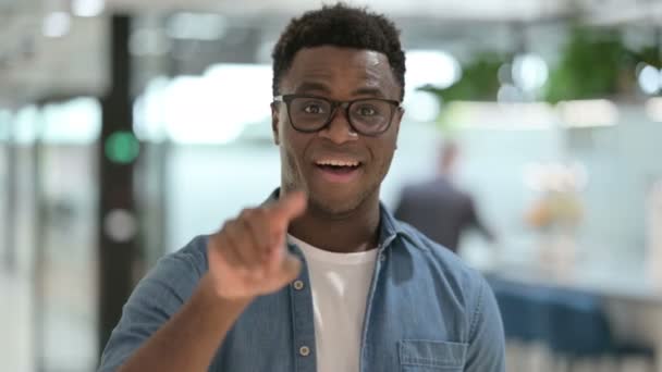 Portrait of Young African Man Pointing at the Camera and Inviting — Stock Video