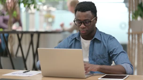 No Gesture with Finger by Young African Man in Modern Office — Αρχείο Βίντεο