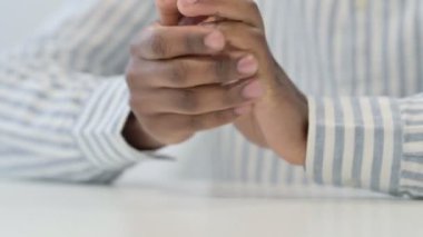 Kağıda Kalemle Yazan Afrikalı Adam 'ın Kapanışı 