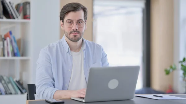 Man in Glasses with Laptop Looking at Camera — Stock Photo, Image