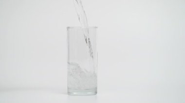 Kadehteki Suyun Süper Yavaş Hareketi, 1000 fps