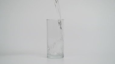 Kadehteki Köpüklü Su, 1000 fps Yavaş Hareket