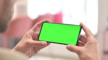 Yeşil Krom Ekran ile Erkek Tutma Akıllı Telefonu Kapat 
