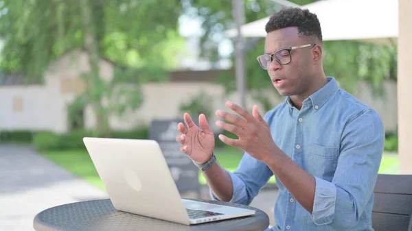 Laptop 'u olan Afrikalı Adam Kayıp, Başarısız — Stok fotoğraf