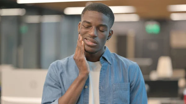 Homem Africano Jovem com Dor de Dente, Cavidade — Fotografia de Stock