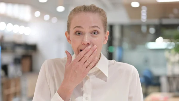 Portrait of Businesswoman Feeling Surprised, Expression — Stock Photo, Image