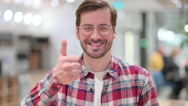 Portrait of Positive Young Man doing Thumbs Up — Stock Photo, Image