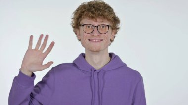 Beyaz Arkaplanda Dalgalanan Kızıl Saçlı Genç Adam 'a Hoş Geldiniz