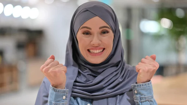 Portrait of Excited Arab Woman Celebrating Success, Cheering — Stock Photo, Image