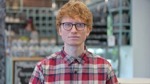 Portrait of Serious Young Redhead Young Man Looking at the Camera — Stock Photo, Image