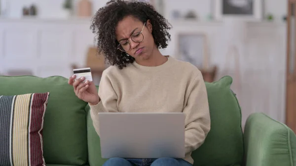 ( 영어 ) Online Shopping Failure on Laptop by Young African Woman at Home — 스톡 사진