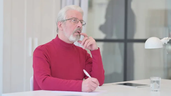 Pensive Old Man Writing on Paper, Thinking — Stock fotografie