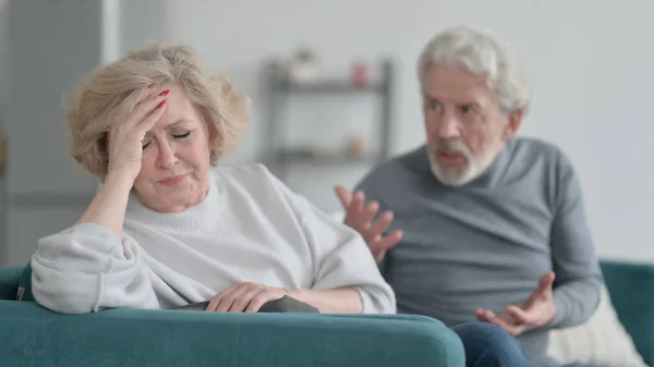 Old Woman Listening to Angry Husband — Stock Photo, Image