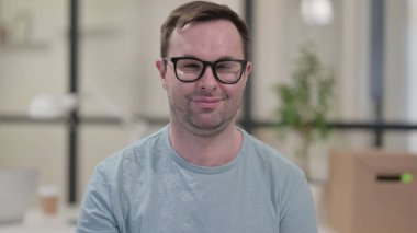 Evet. Yazan: Young Man Head Shake