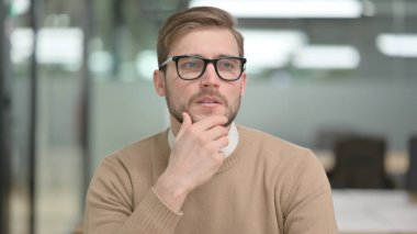 Dalgın Genç Adam Düşünüyor, Beyin Fırtınası