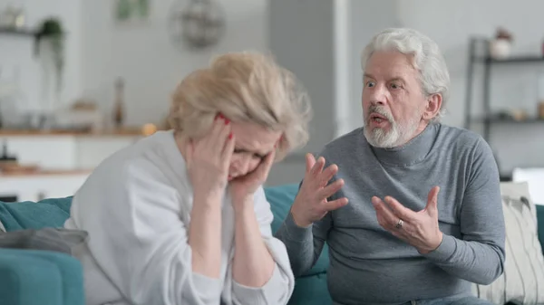Old Man Shouting at Wife at Home, Couple — Stock Photo, Image