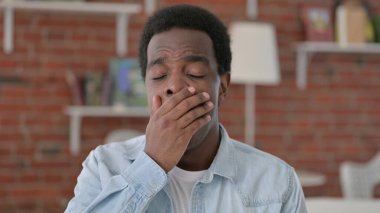 Yorgun Afrikalı Esneme, Dinlenmeye İhtiyaç