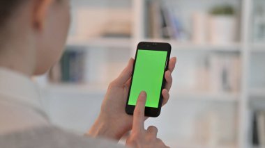 Yeşil Ekran ile Eski Akıllı Telefona tıklamak