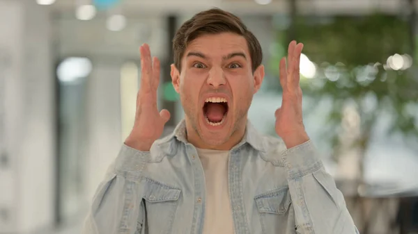 Portrait of Angry Young Man Shouting, Screaming — Stock Photo, Image