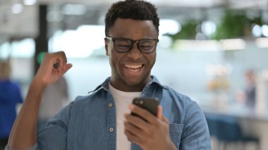 Smartphone 'da Kutlanan Afrikalı Adam Portresi