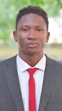 Esneyen Afrikalı İş Adamı 'nın Portresi