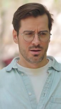 Migrenli Sıradan Genç Adam 'ın Portresi