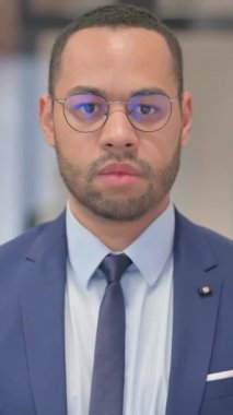 Düşey, Karışık Irk İşadamı Portresi Kaybı Üzüyor