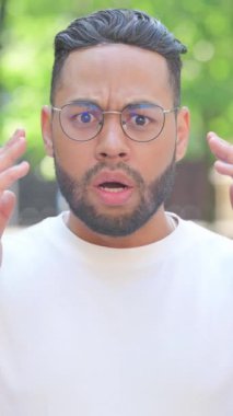 Dikey video, Park 'taki Başarısızlığa Tepki Veren Genç Adam